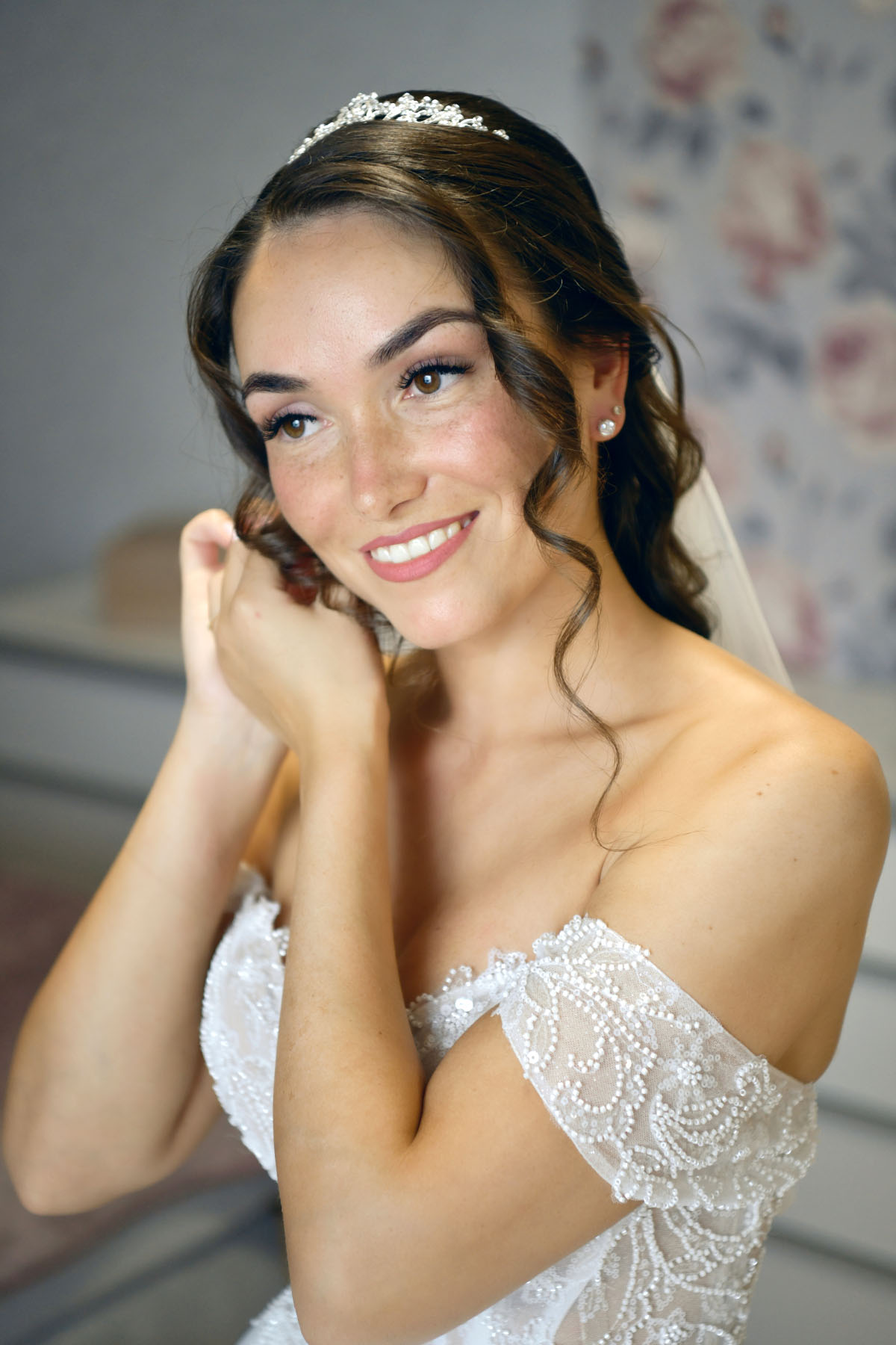 Braut mit kleiner Krone im Haar